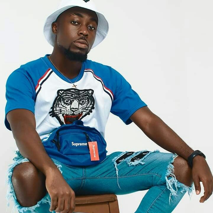 Teephlow has proven to be the most versatile musician in Ghana with his new banger Siklite.