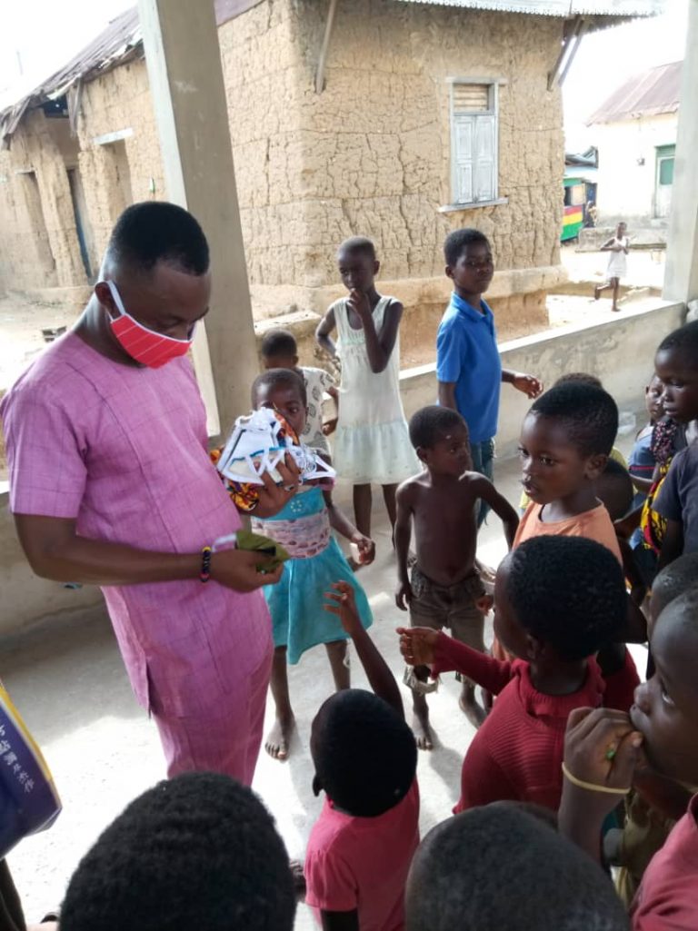 Afrikaba Ronnie And His Hollywood Friends Supply Free Nose Masks To Children In Ghana (Photos)