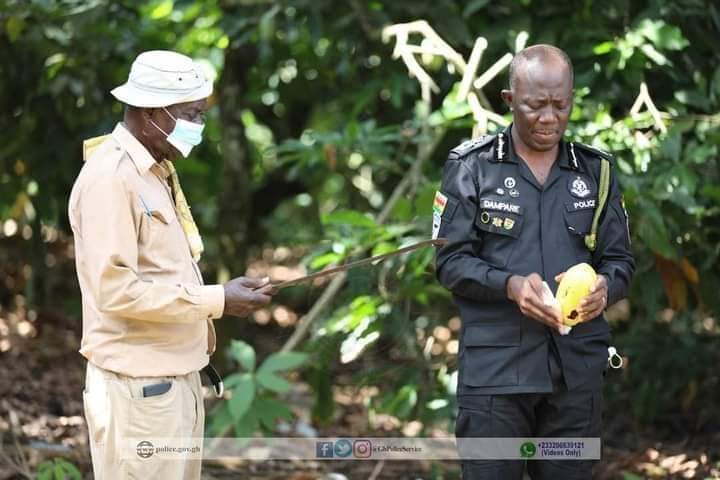Inspector-General of Police (IGP), Dr. Dampare Celebrates Farmers’ Day with Cocoa Farmers at Kwaafokrom.